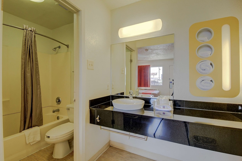 Motel 6-San Antonio, TX - South IH-10 East