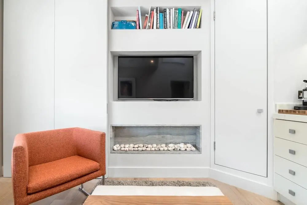Lovely 1BR Home by River Thames! 2 Guests