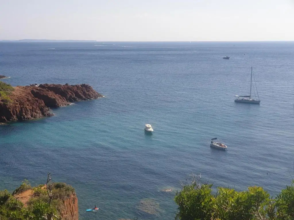 Fréjus plage T2, piscine, parking, plages à 200m