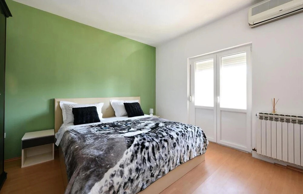 Amazing Home in Zadar with Hot Tub, Sauna & WiFi