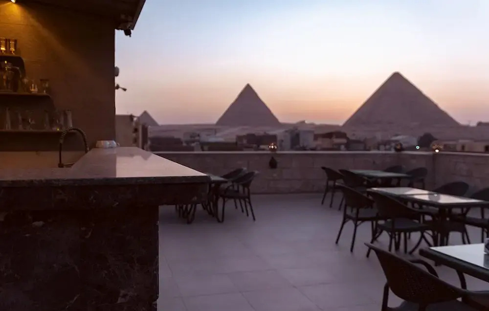 Hassan Pyramids Hotel & free access Rooftop & airport pickup