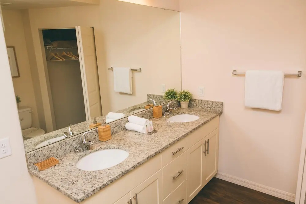 July Special Close to Disney WL 3 bed ID: 240128