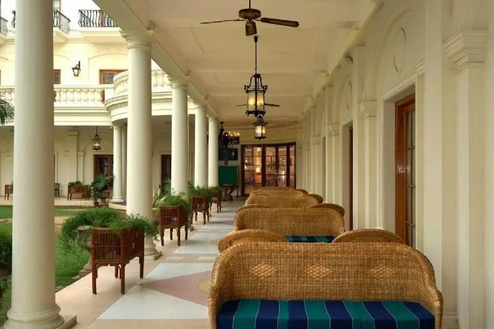 DLF Club 4
