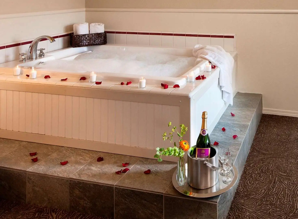 Cambria Landing Inn and Suites
