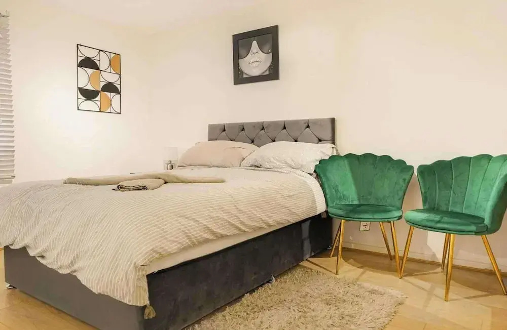 London - Flat - Garden Access - Sleeps 3 - Parking