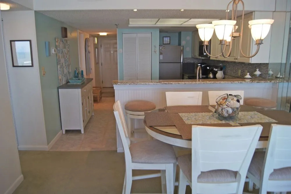 Windemere 605 by RedAwning