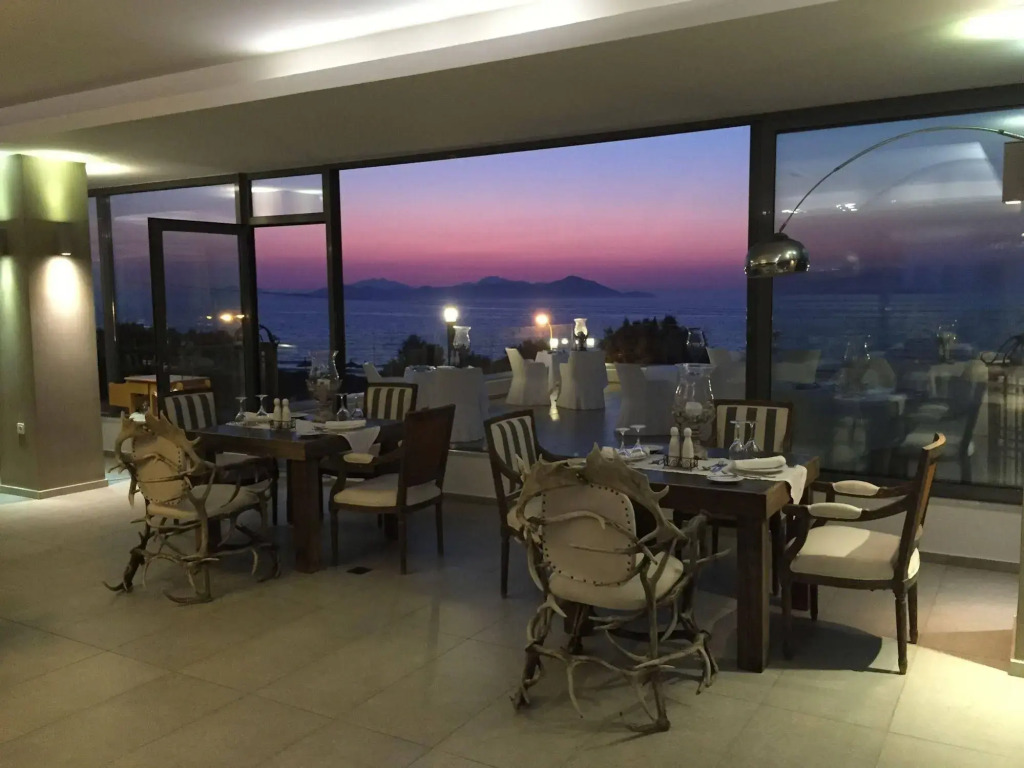 Diamond Deluxe Hotel