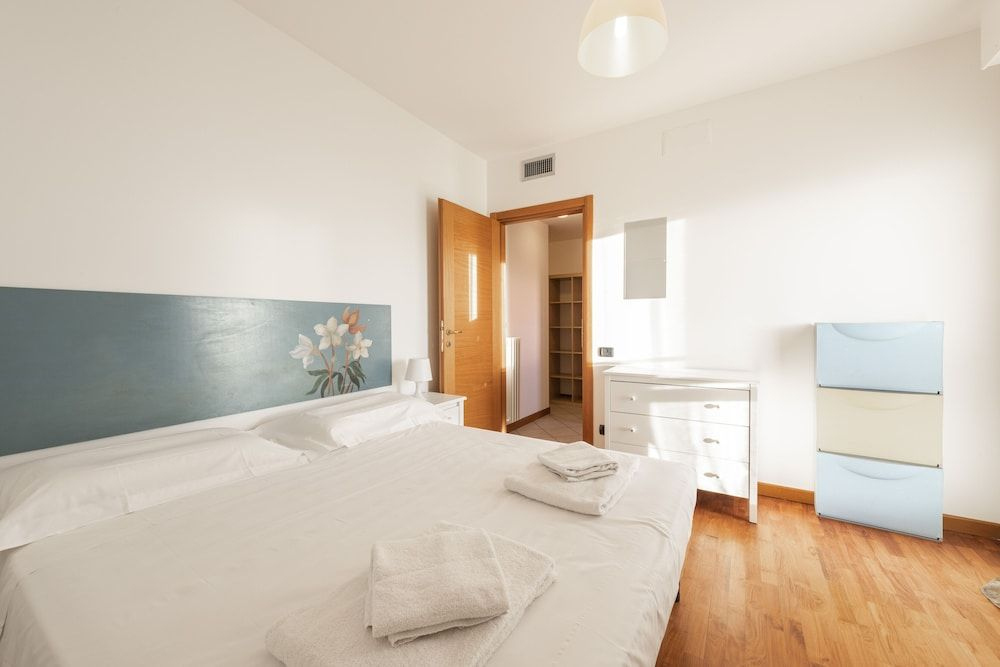 Leopolda Modern by Mmega