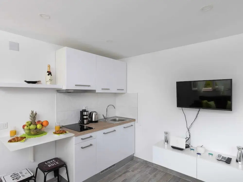 Apartment Semi - One Bedroom Apartment With Terrace and Sea View