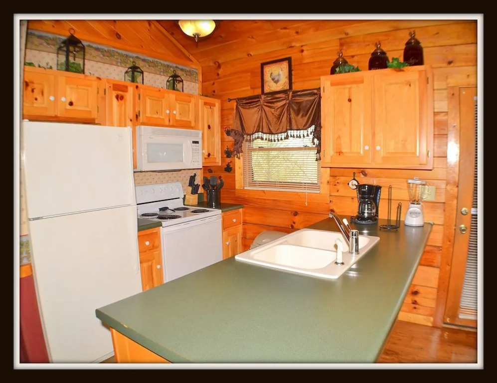 Almost Paradise - 1 Br cabin by RedAwning