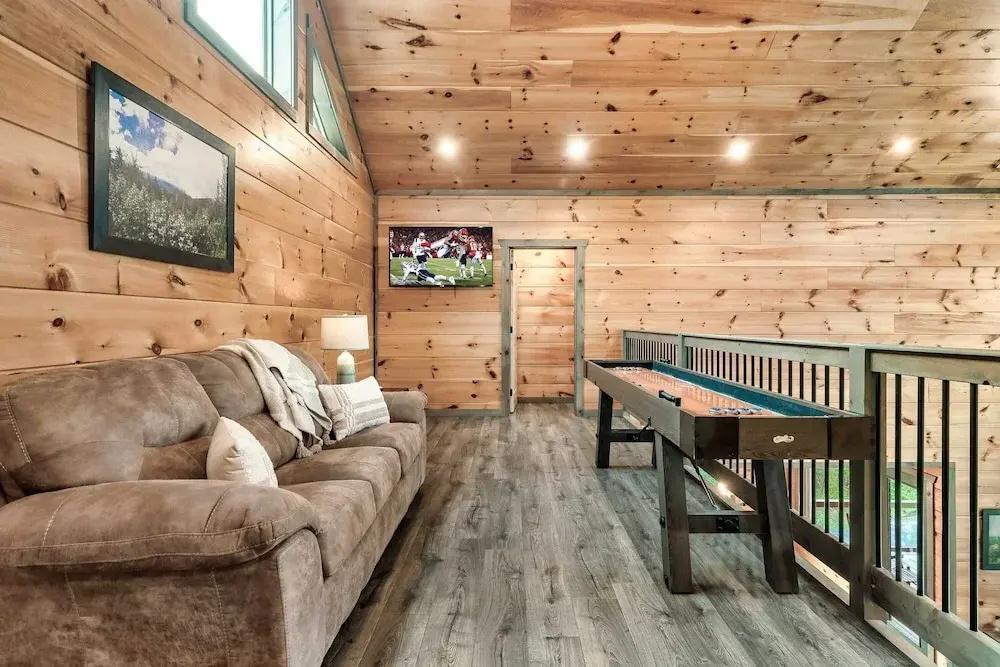 Smoky Horizon by Avantstay Game Room, Movie Theater, Deck w Hot Tub Views!