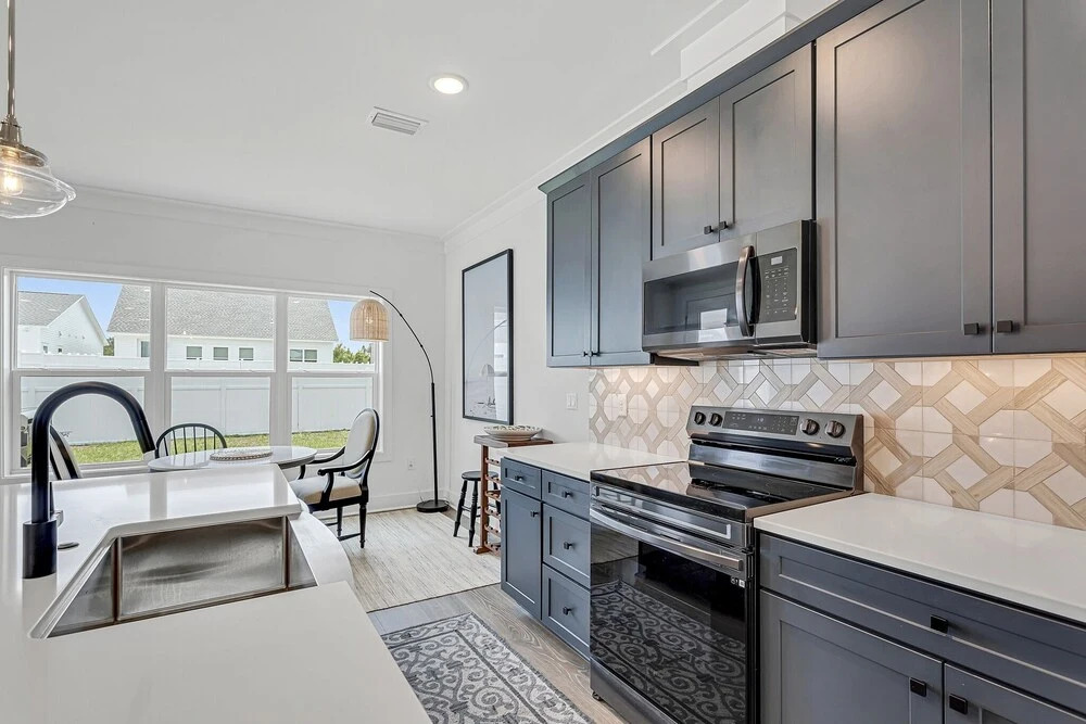 22811 Ann Miller - Saltwater Solace 4 Bedroom Home by RedAwning