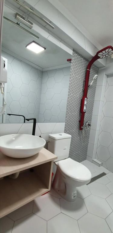 Small Luxury En suites ELEONOR