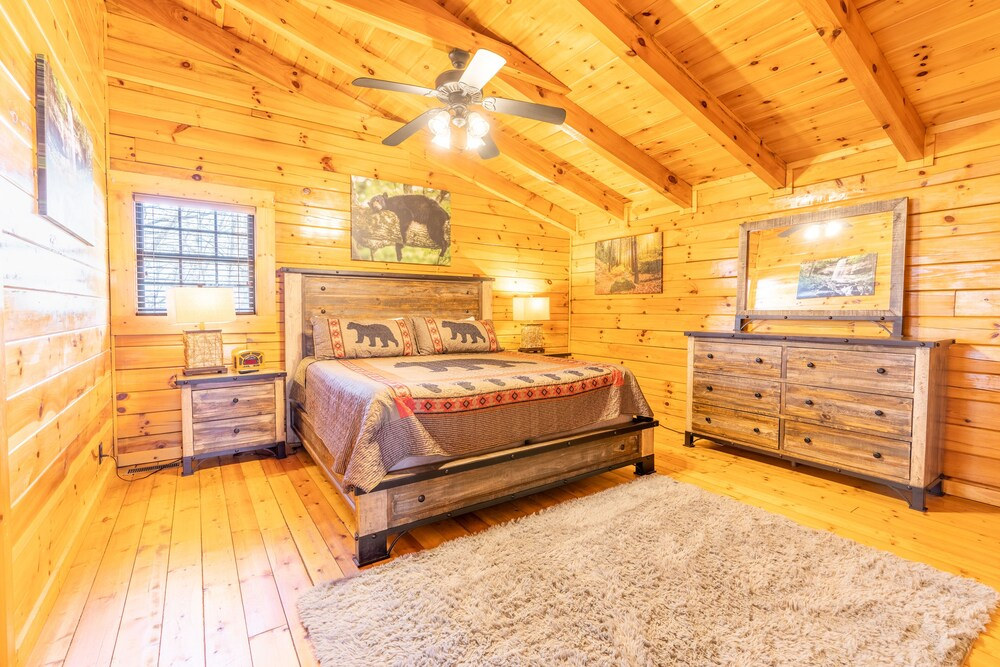 Comfort Cabin Bearway To Heaven w Private Hot Tub