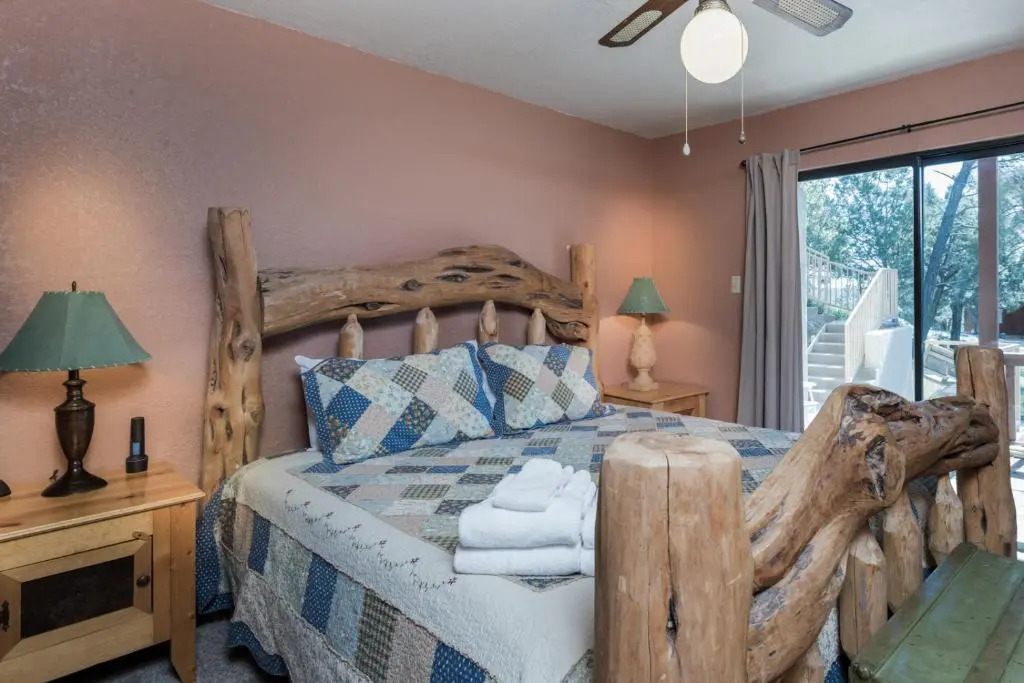2 Sisters Mountain Home, 3 Bedrooms, Sleeps 10, View, Game Room, Hot Tub