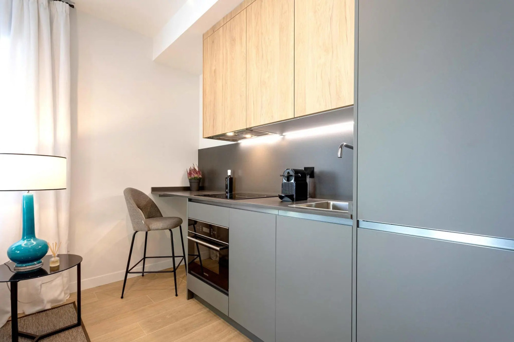 Modern 1BD apartment with terrace, pool and parking. Arruzafa I