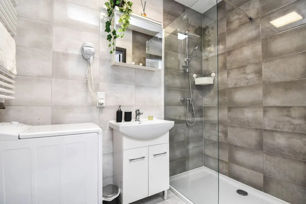 EASY RENT Apartments - Smart 705