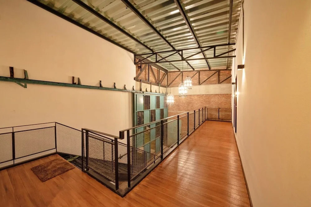 The Entaneer Poshtel