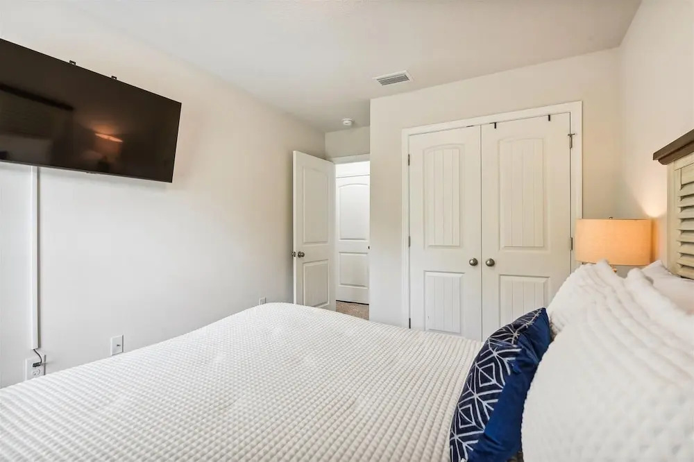 7664 Shadow Lake - Happy Horizons - 3 Bedroom 3 Townhouse by RedAwning
