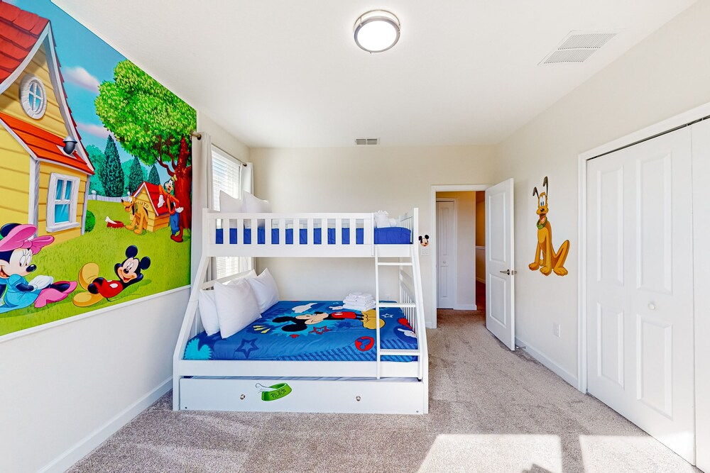 Luxury Home With a Private Pool & Game Room - Resort Amenities, Great Location