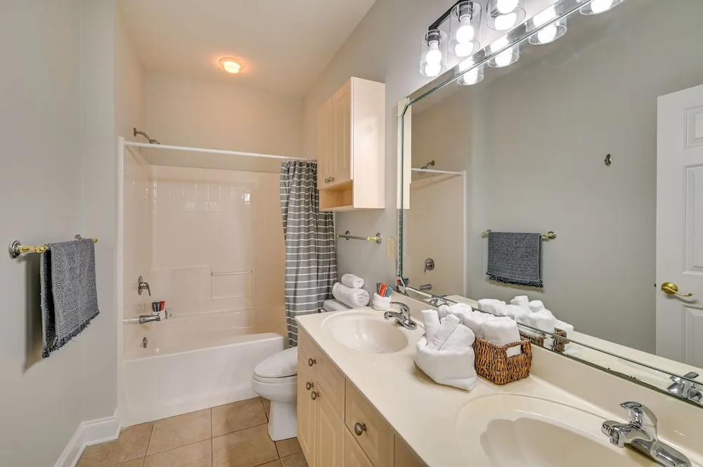Magnolia Pointe Two-bedroom Apartment 305-4882