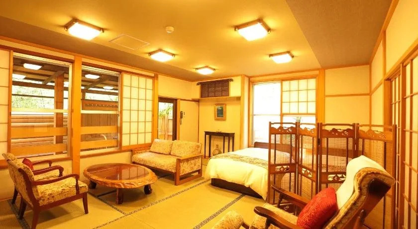 Petit Hotel Cest La Vie