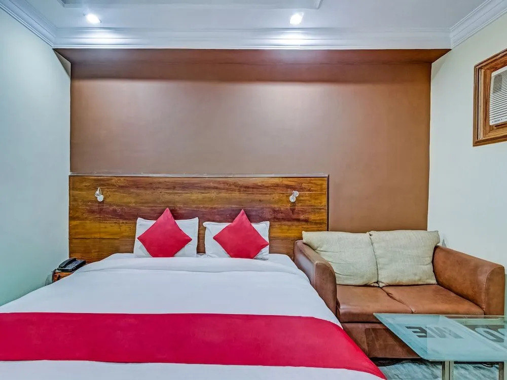 Oyo 24171 Hotel Meridian