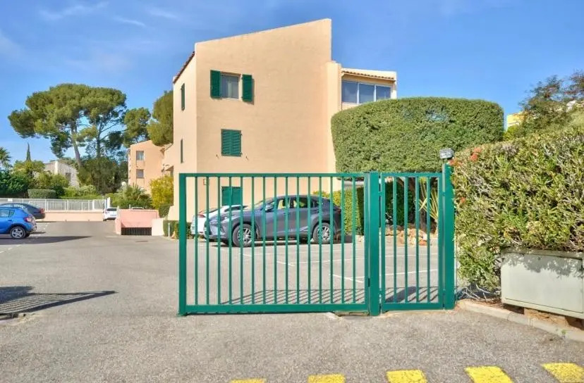 Studio avec piscines à 500m de la plage