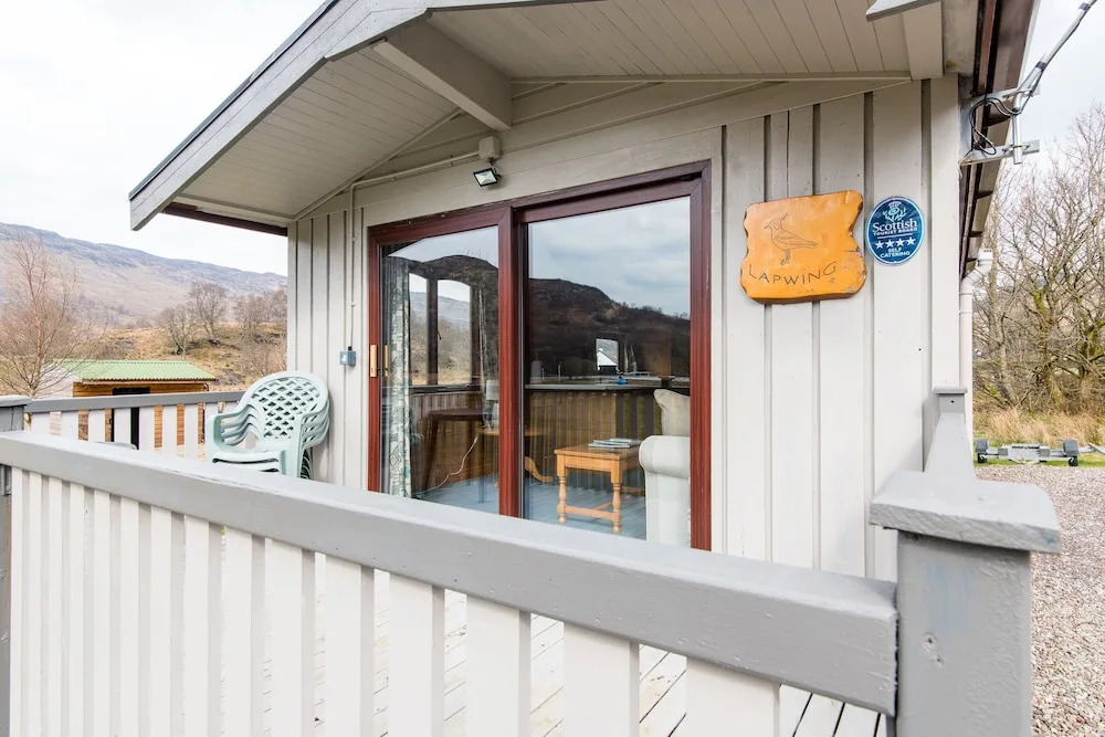 Lapwing Lodge with loch and mountain view