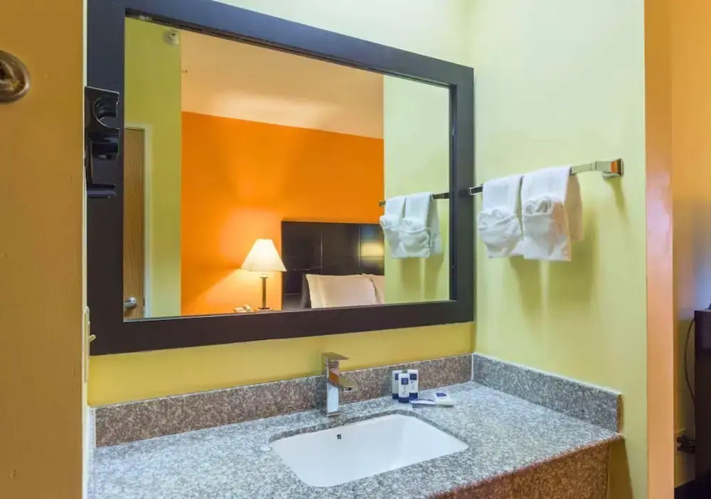 Rock Island Inn & Suites Streator , IL