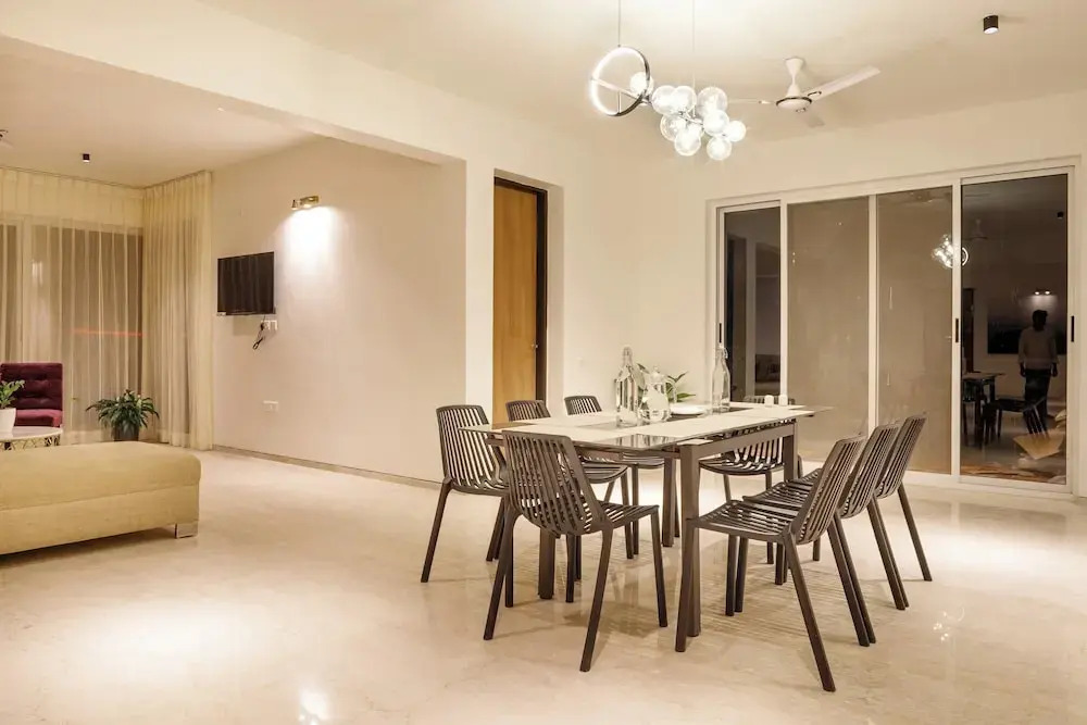 Golf View Home by StayJade Luxury HugeLawn4BHK