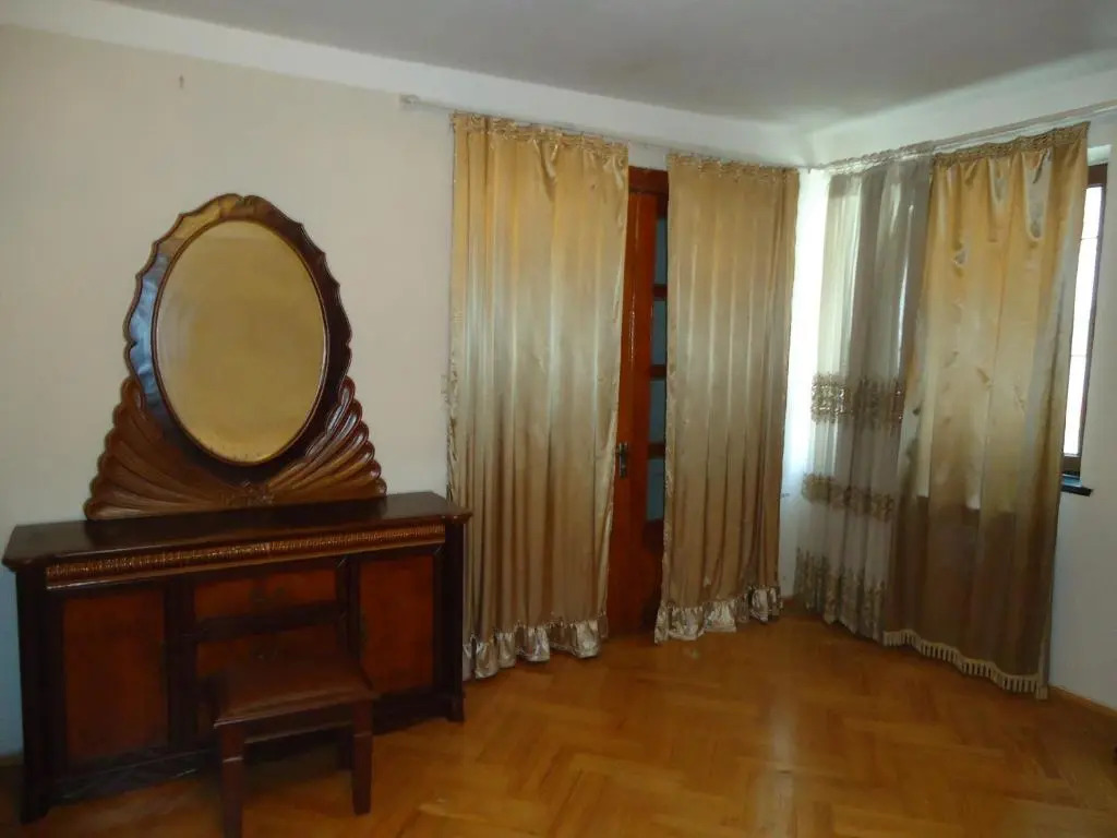 Egnate Ninoshvili Street N 34