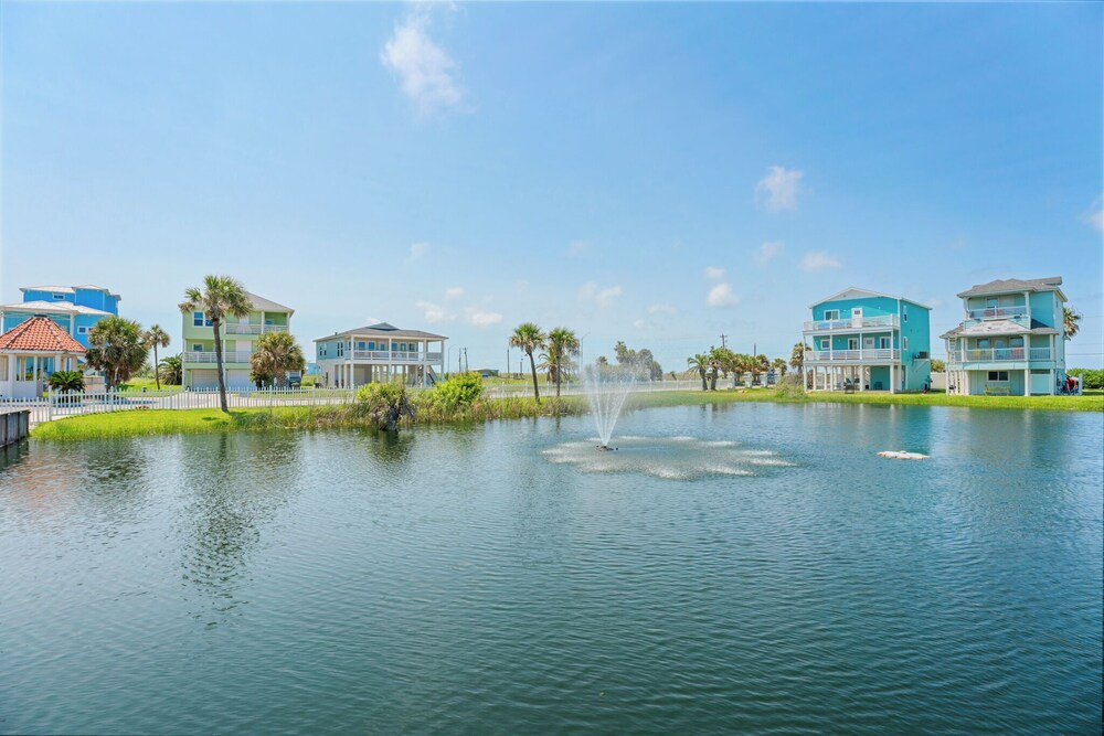 Elegant 4BR Coastal Escape With Stunning Views
