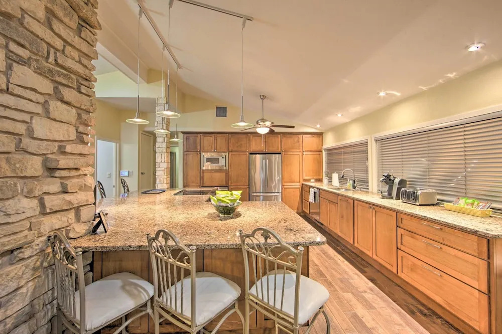 Malakoff Lakefront Home: Golf Course On-site!