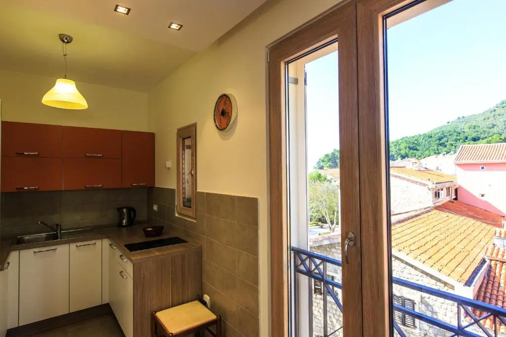 De Lux Apartments
