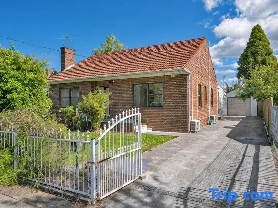 Belmore Brand new renovated 3Br house|AC & Parking