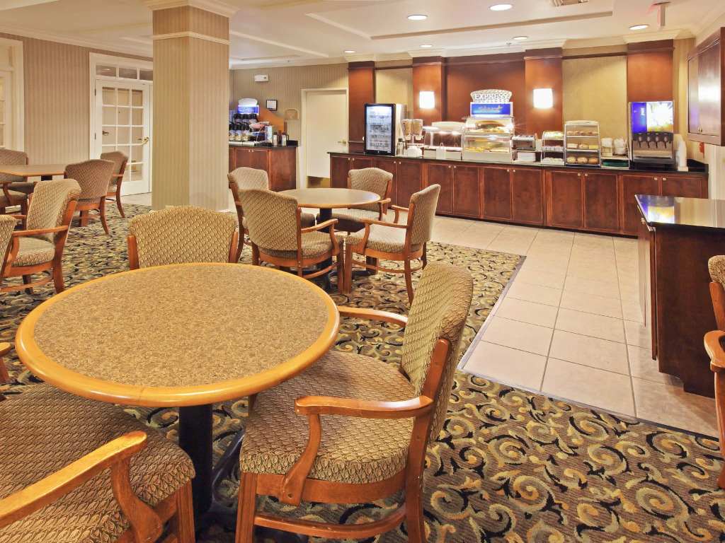 Holiday Inn Express Hotel & Suites Camden by IHG