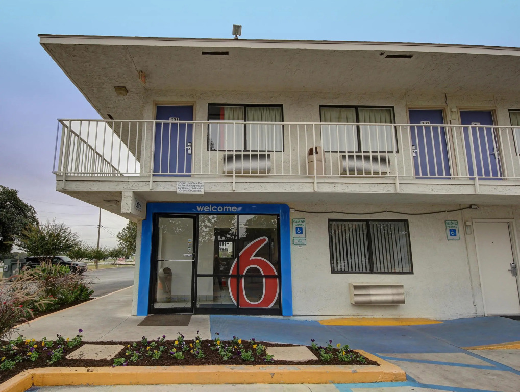 Motel 6-San Marcos, TX