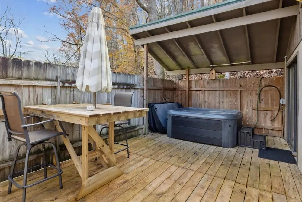 Stone Haven Cabin by Beyond Expectations With Hot Tub