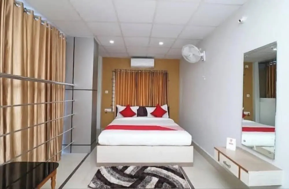 The Ritz By OYO Rooms