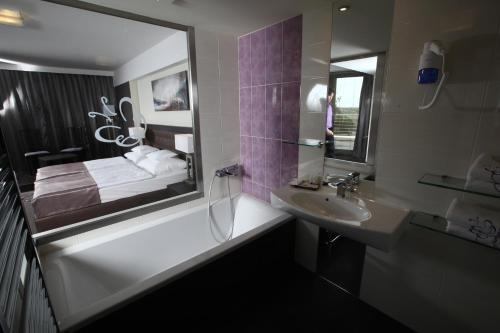 Gunaras Resort Spa Hotel