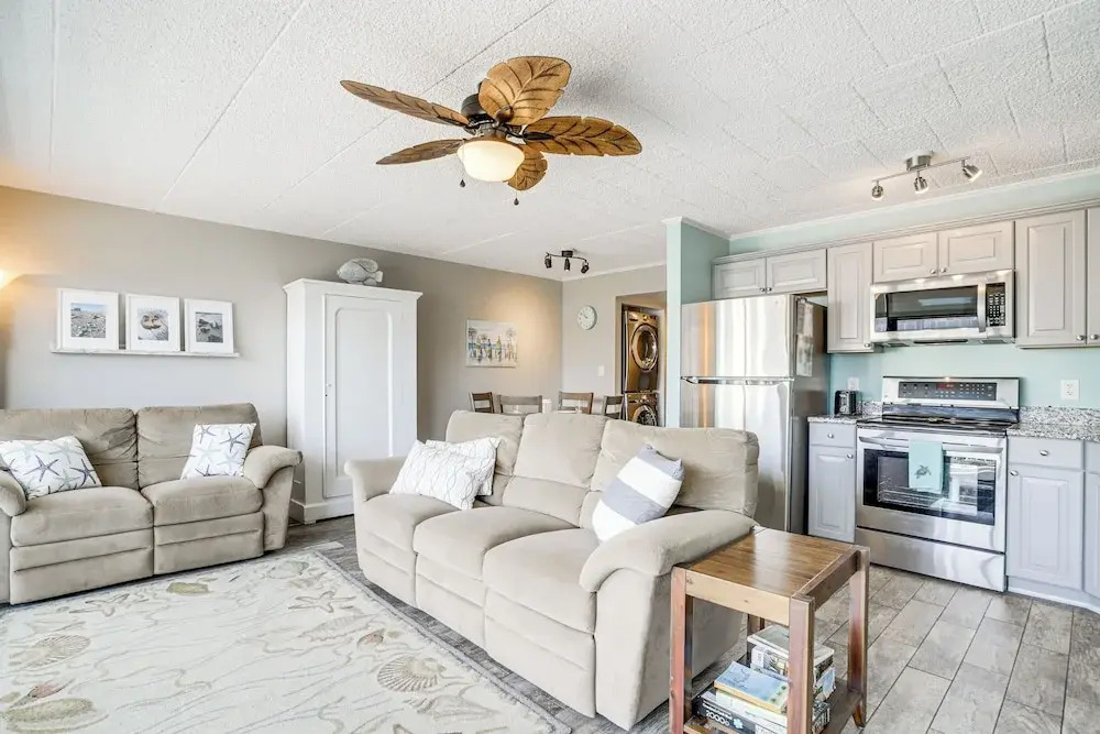 Walk to Shore: Retreat w/ Balcony in Ocean City