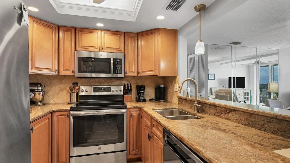 Anchorage Resort Siesta Key 6th Floor 2 Bedroom Condo Beach Access 0890