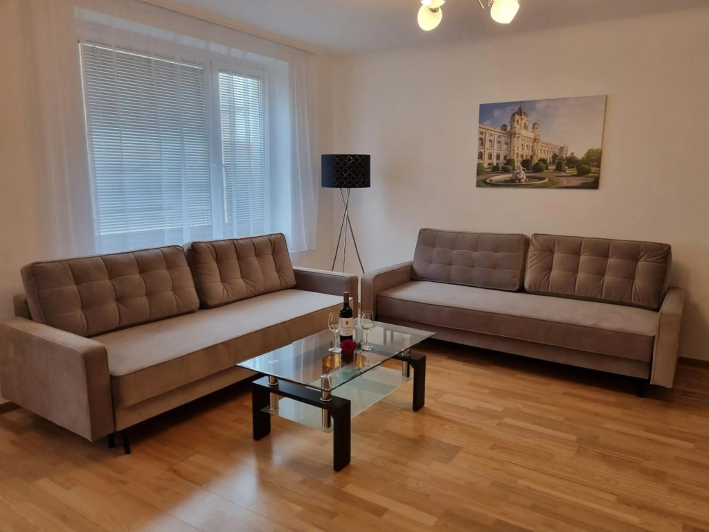 Cozy Private Rooms in 2BR City Retreat, Prime Central Location
