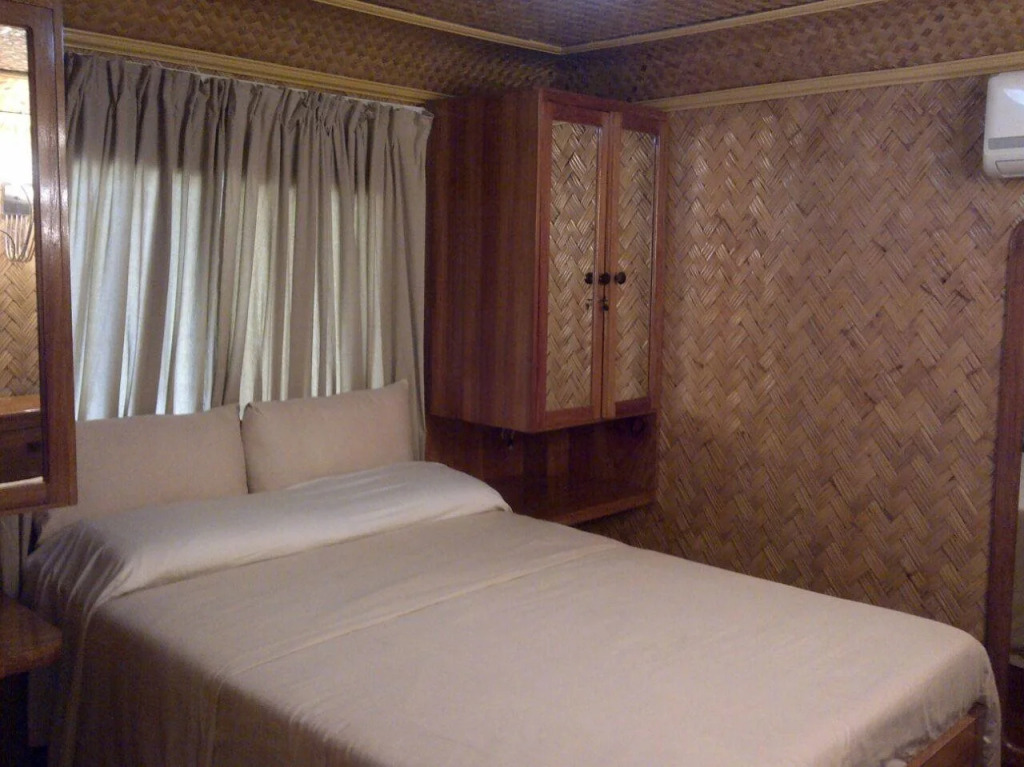 Foxys Beach Resort