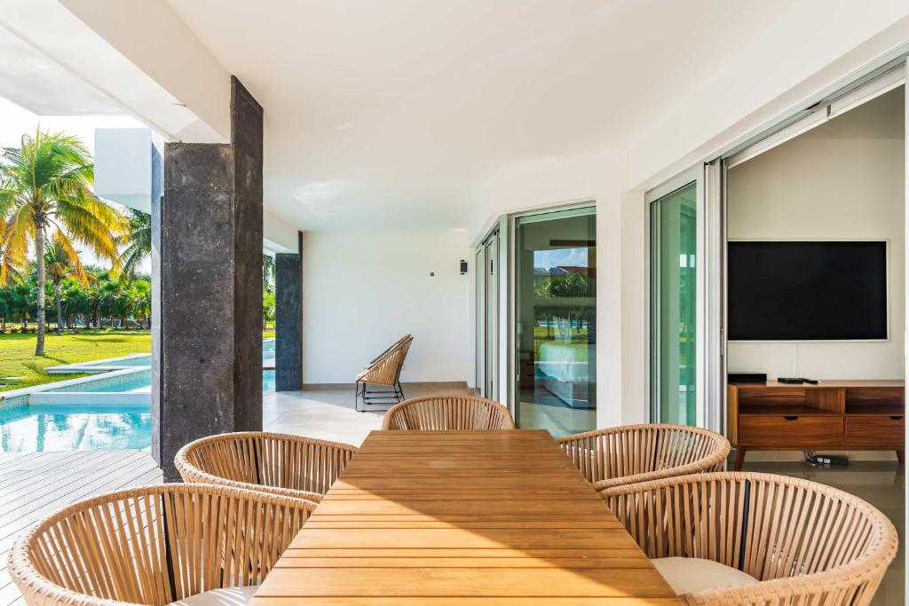 Mareazul Beach Front Condos At playa del Carmen