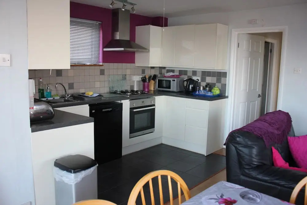 1 Quayside Court - 3 bedroomed ground floor apartment with sea views