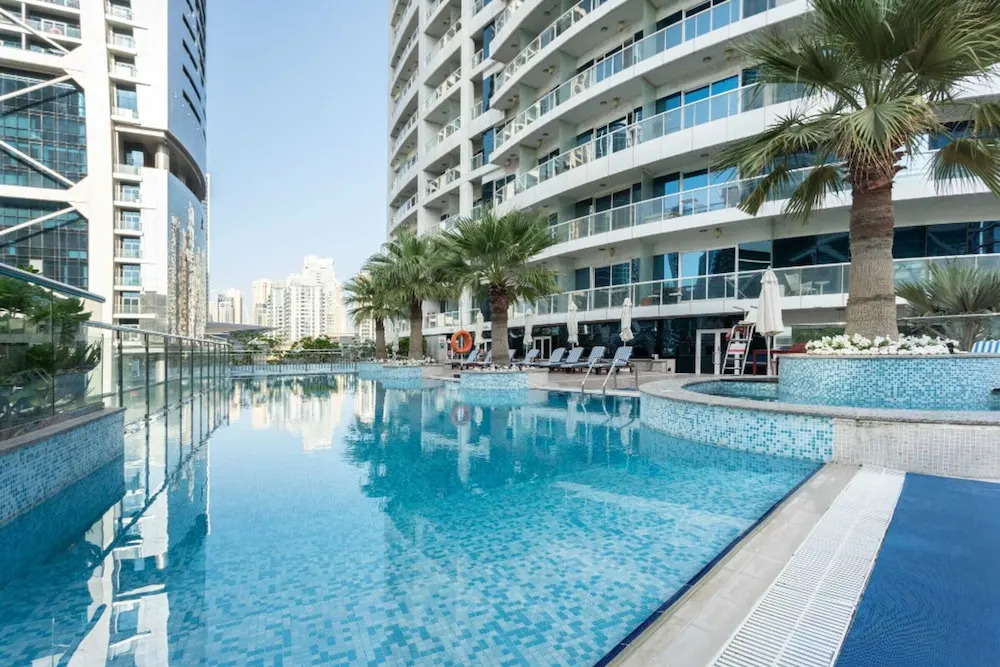 Family Studio Steps Away From the Metro