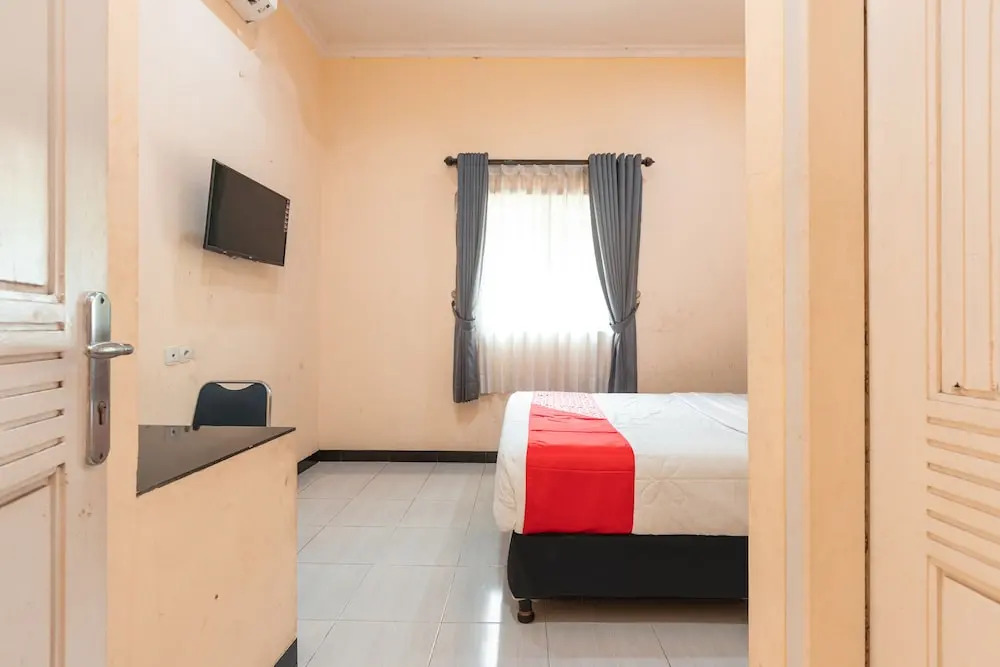 OYO 2306 Trans Hotel