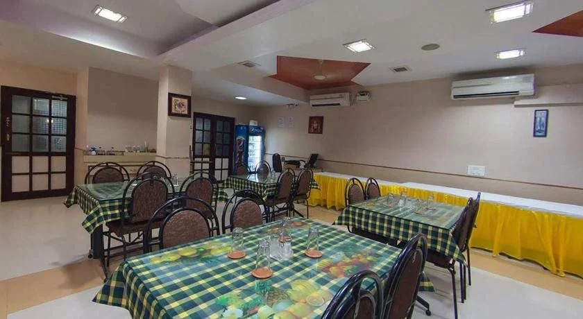 Hotel Vels Court